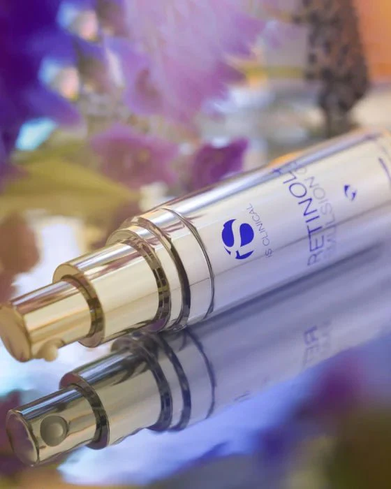 Retinol+Emulsion 0.3 de la marca Is Clinical: Mostrar producto sin tapón